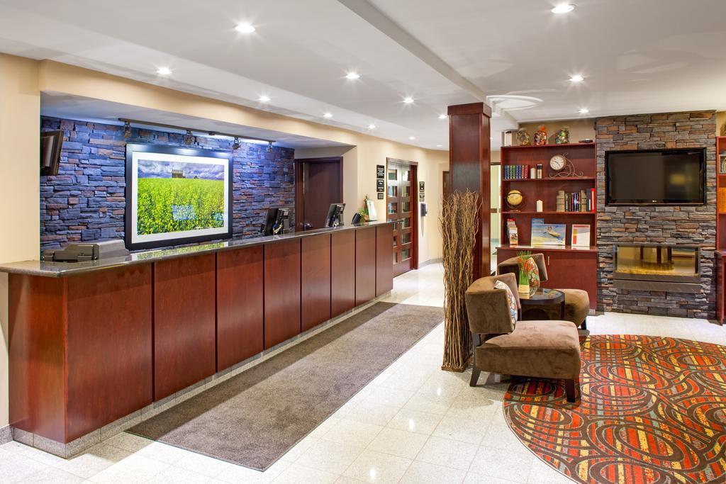 Super 8 By Wyndham Brandon Mb Exterior foto