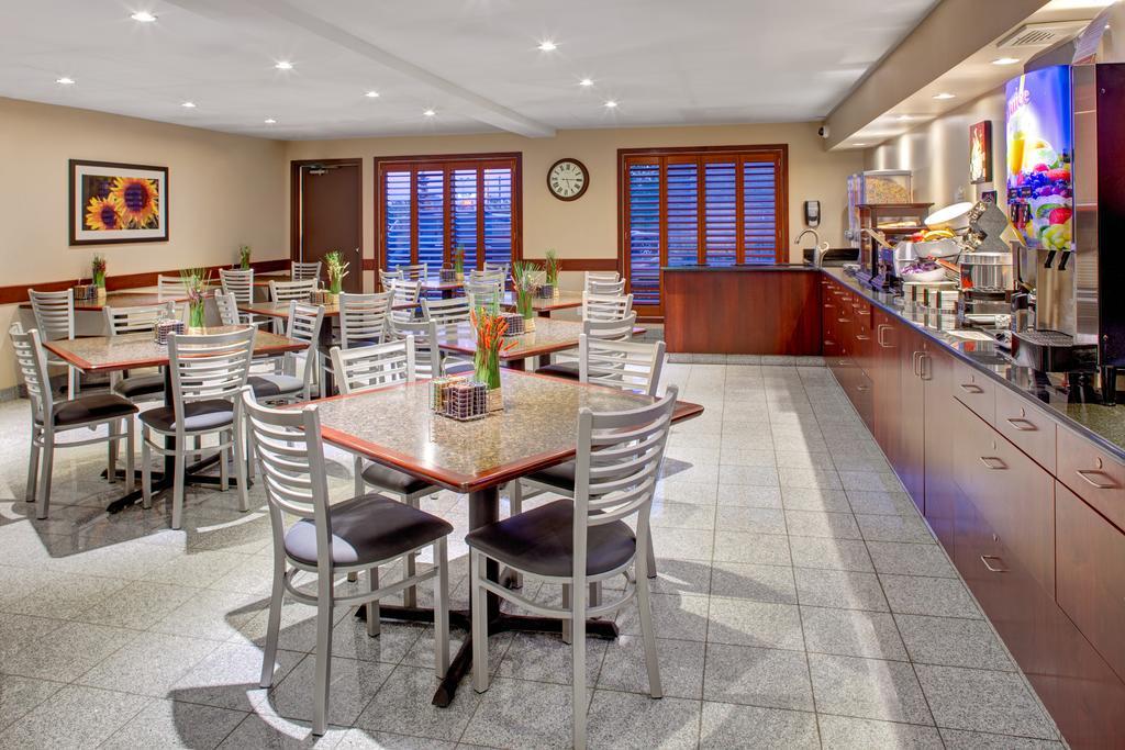 Super 8 By Wyndham Brandon Mb Exterior foto
