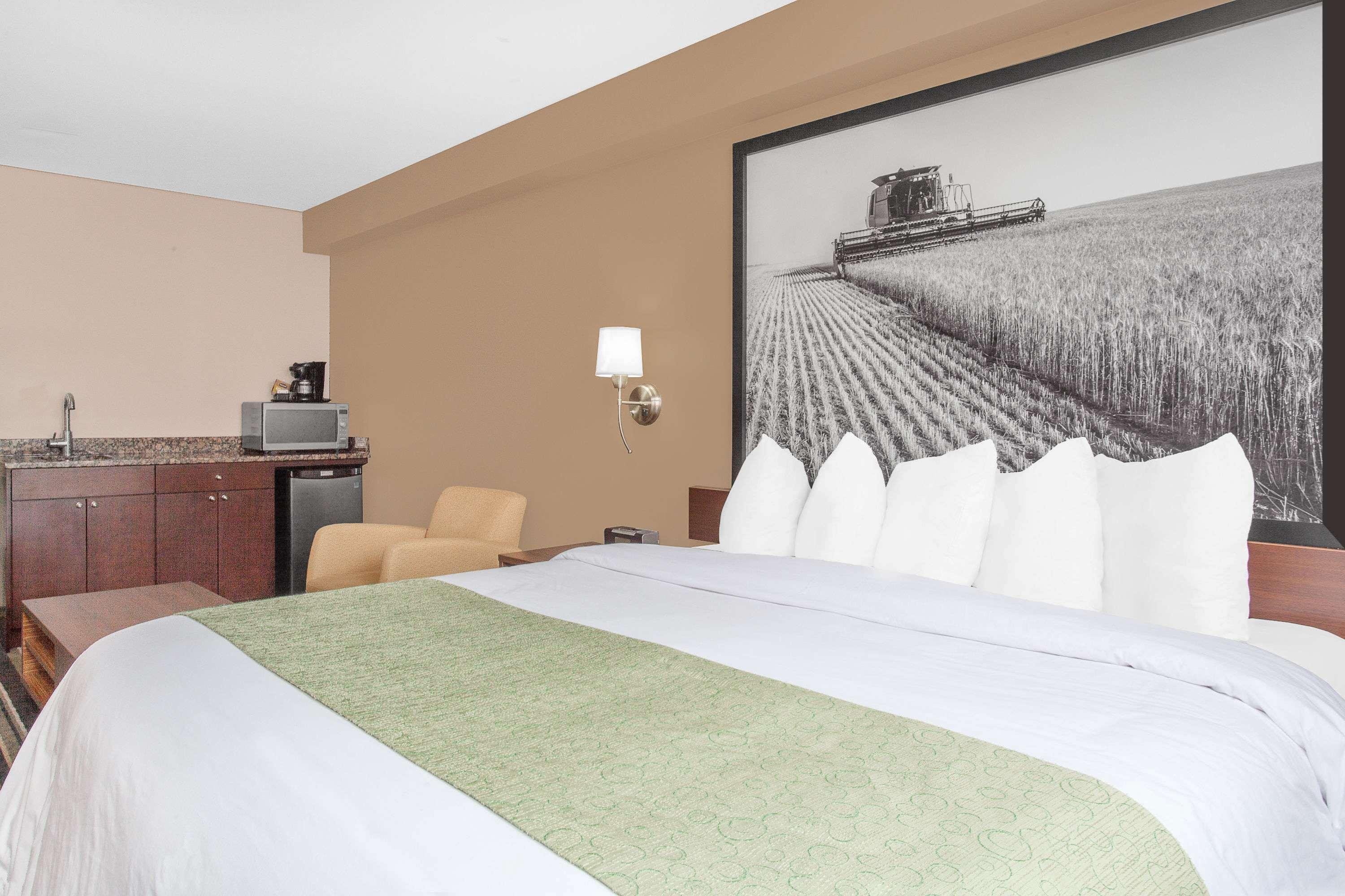 Super 8 By Wyndham Brandon Mb Exterior foto