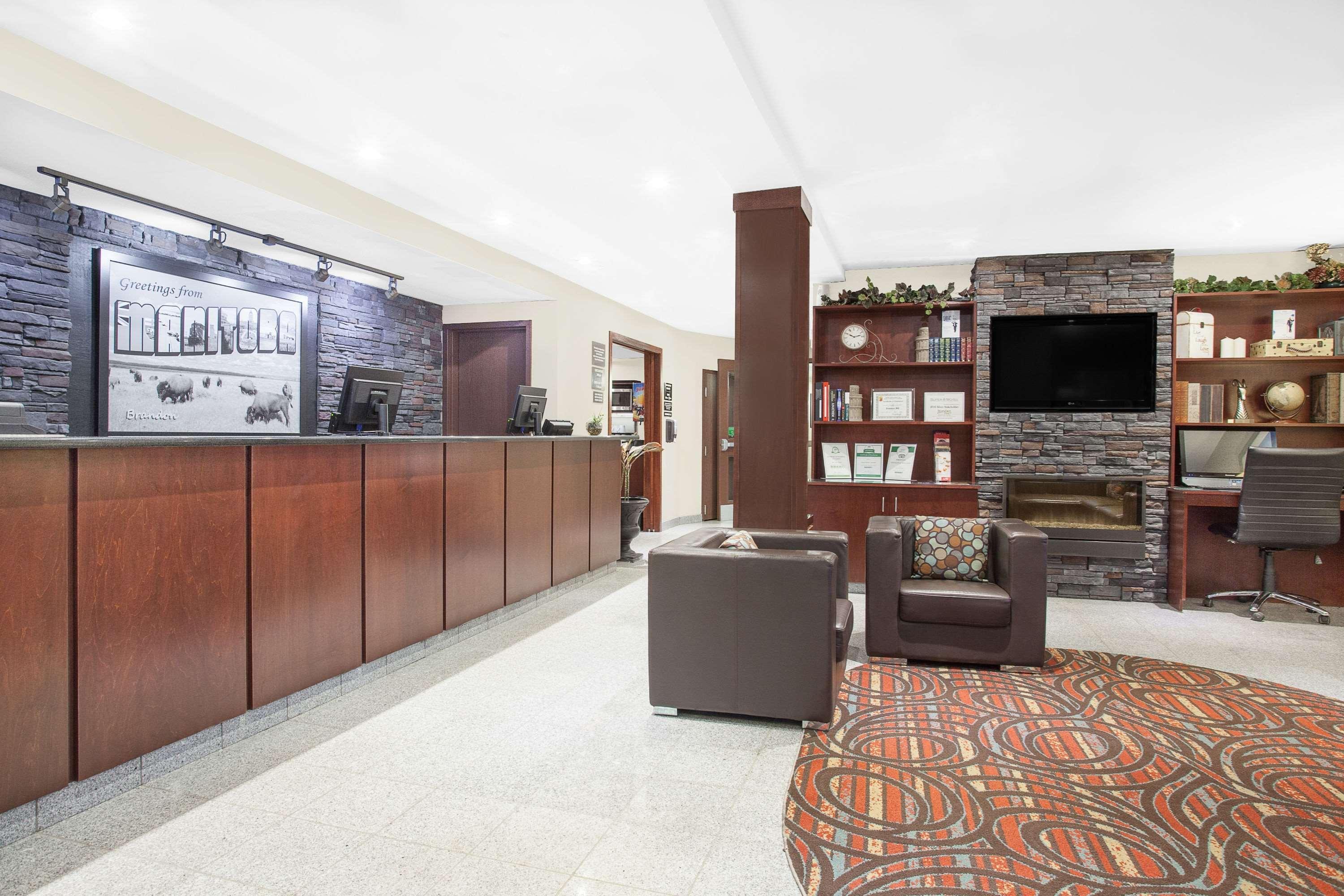 Super 8 By Wyndham Brandon Mb Exterior foto