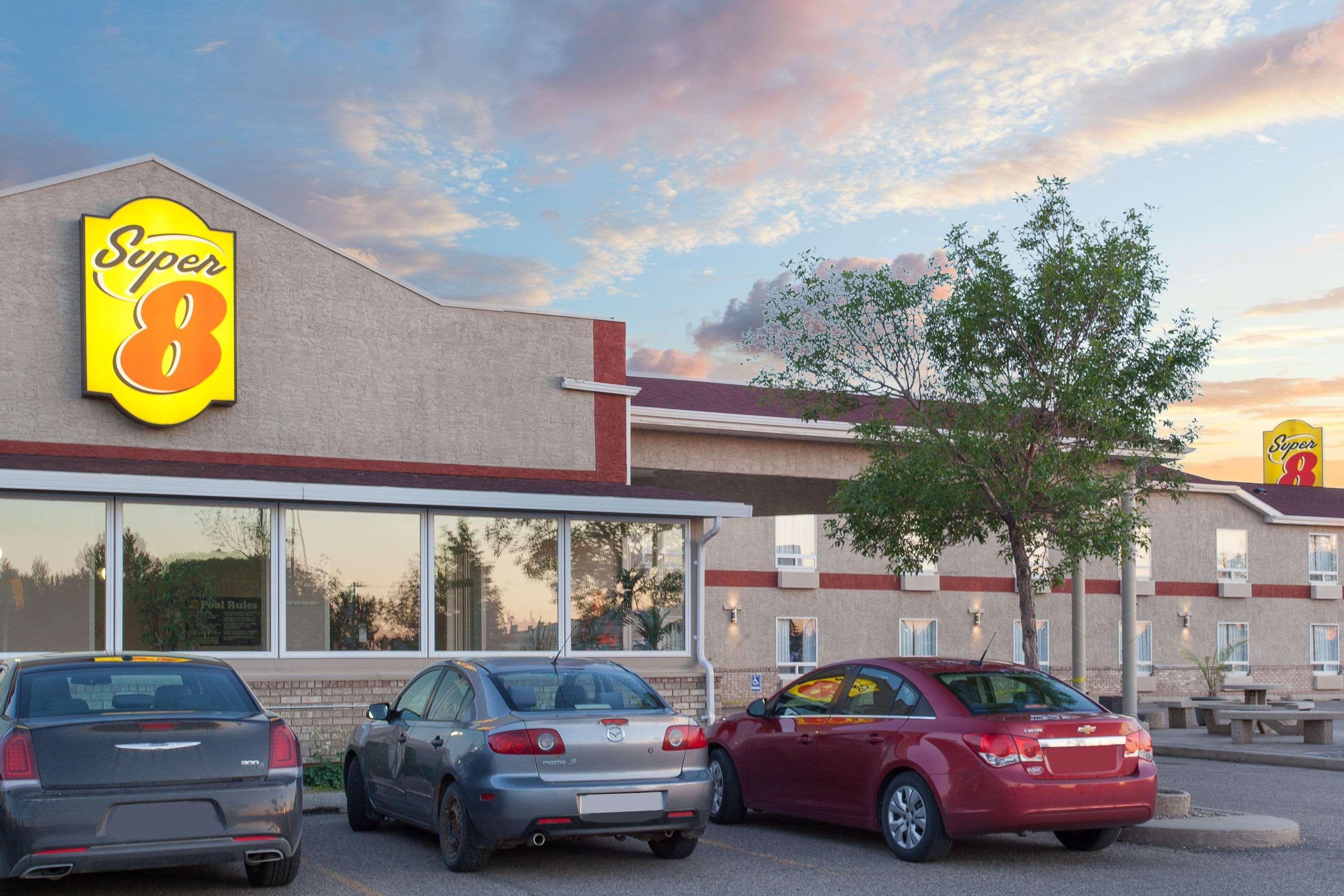 Super 8 By Wyndham Brandon Mb Exterior foto