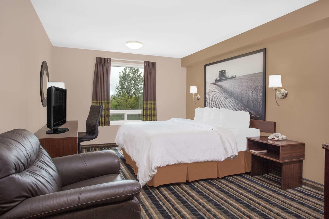 Super 8 By Wyndham Brandon Mb Exterior foto
