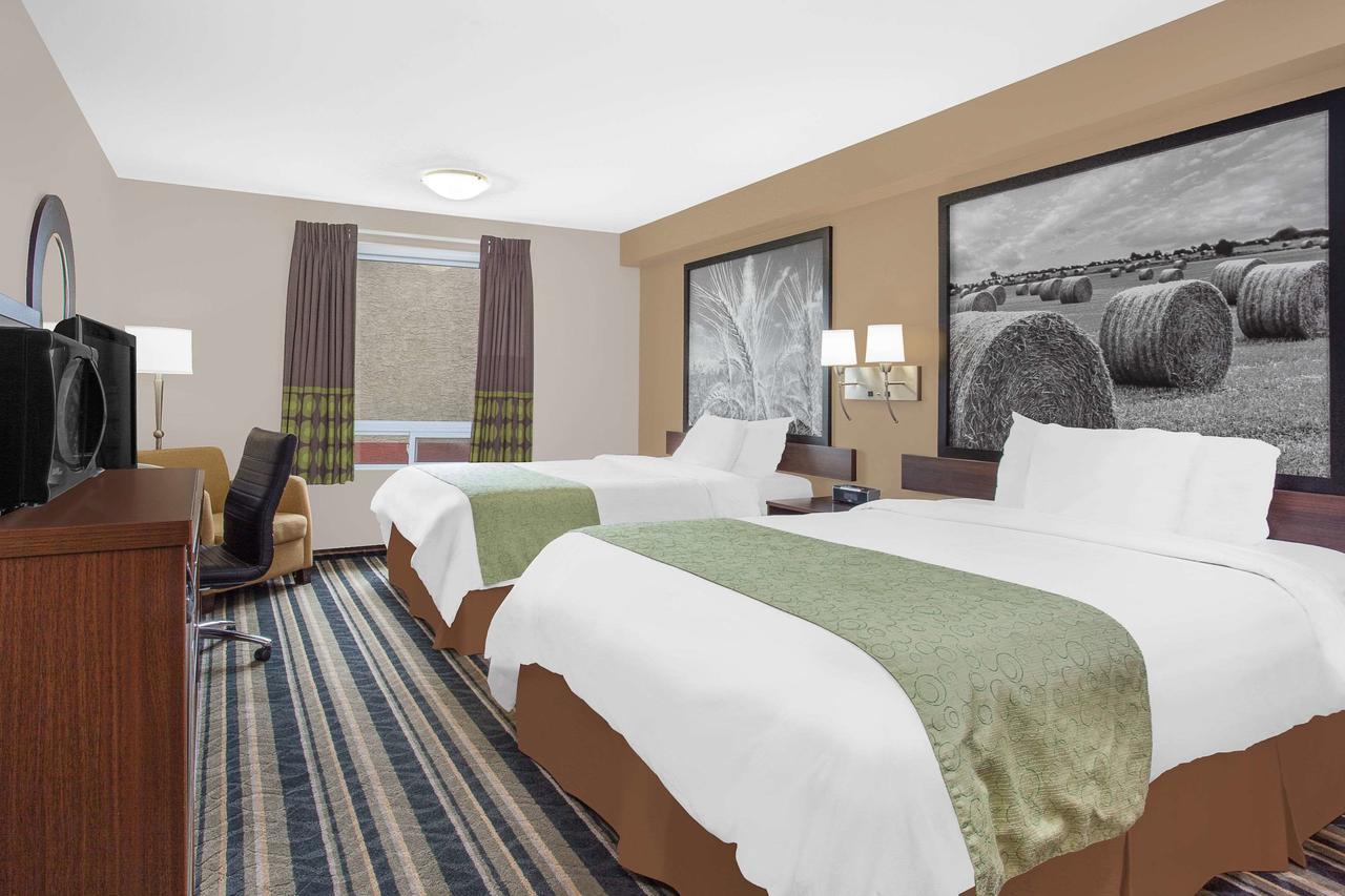 Super 8 By Wyndham Brandon Mb Exterior foto